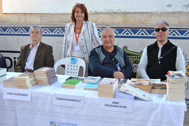 Fethiye'de Kitap İmza Gününe 17 Şair Ve Yazar Katıldı