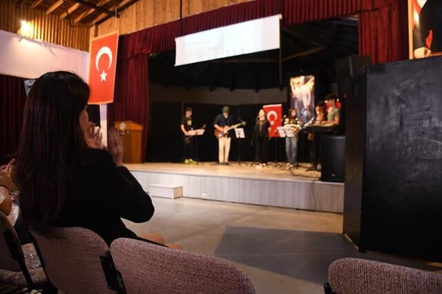 Yıllar Sonra Okullarında Buluştular