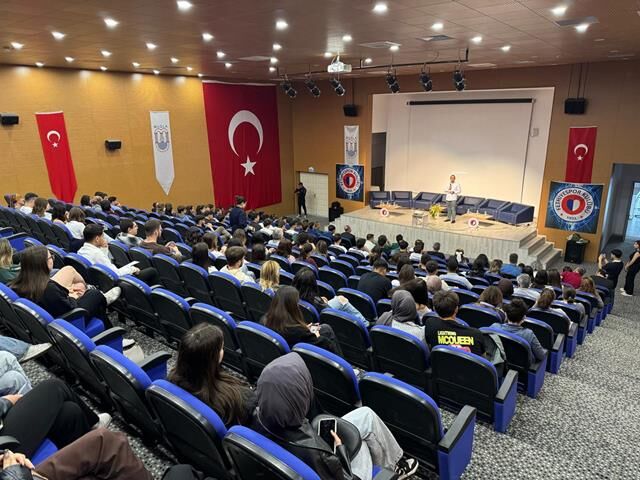 Fethiyespor Ekibi Üniversite Öğrencileri İle Söyleşi Gerçekleştirdi