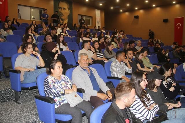 Fethiyespor Ekibi Üniversite Öğrencileri İle Söyleşi Gerçekleştirdi