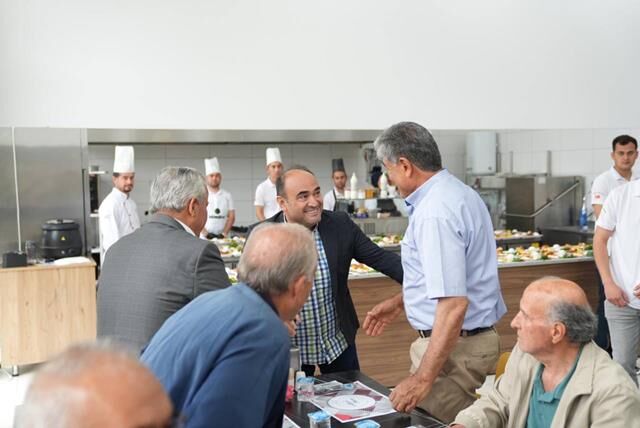 Başkan Akdenizli, Eski Muhtarlarla Kahvaltıda Buluştu
