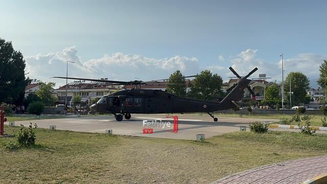 Paraşütle Kayalıklara Düşen Turisti Askeri Helikopter Kurtardı