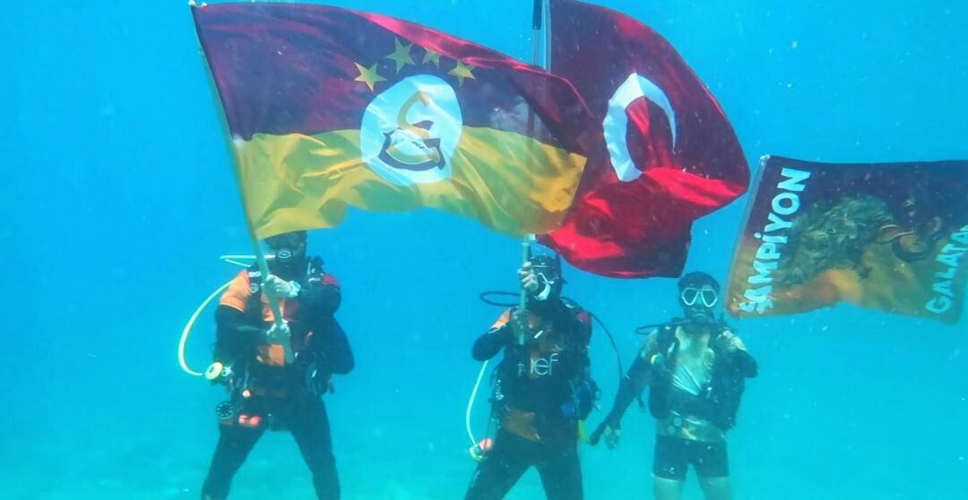 Galatasaraylı Osimhen'e Deniz Dibinden "Gitme Kal" Mesajı