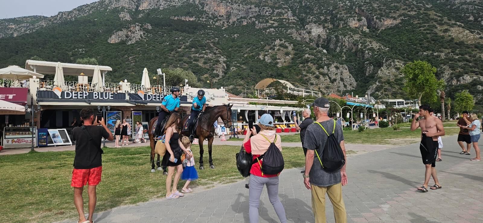 Fethiye’de Güvenliğin Yeni Nöbetçileri; Atlı Jandarma Timi Görevde