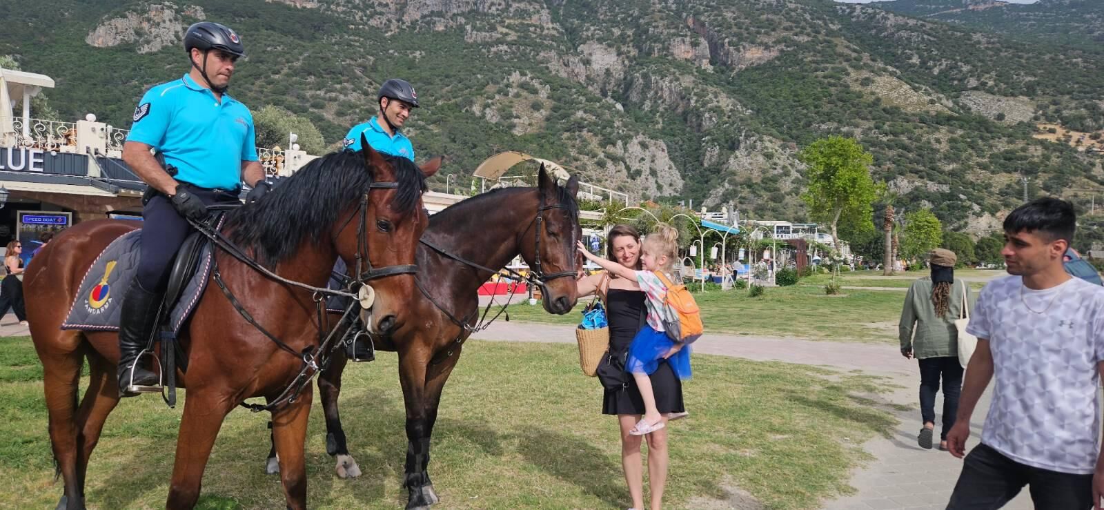 Fethiye’de Güvenliğin Yeni Nöbetçileri; Atlı Jandarma Timi Görevde