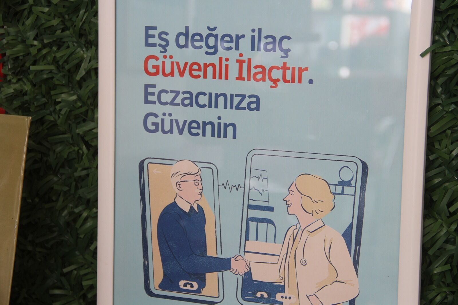 Fethiye’de Eczacı Buse Helvacıoğlu’ndan Sahte Gıda Takviyesi Uyarısı