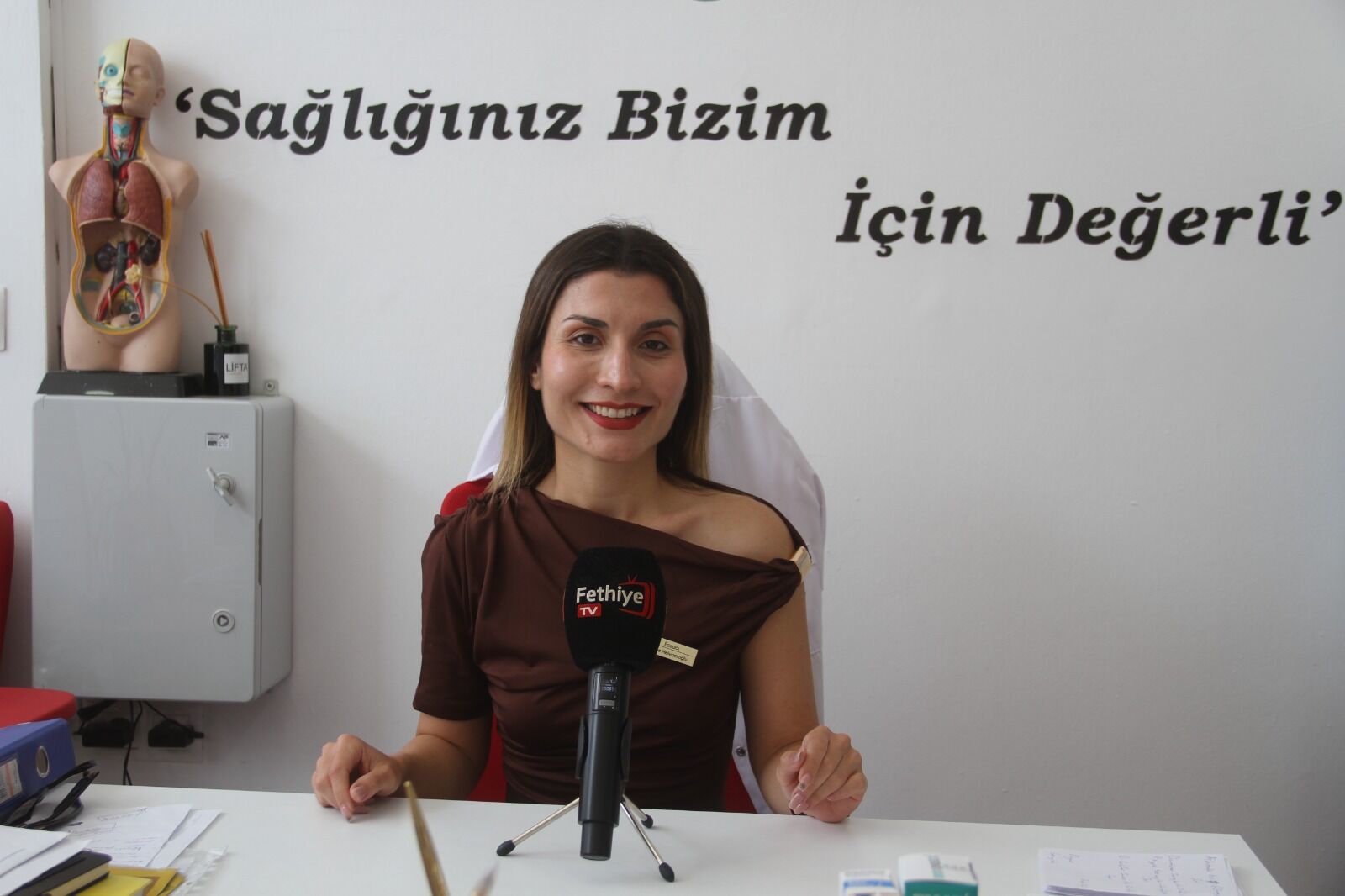 Fethiye’de Eczacı Buse Helvacıoğlu’ndan Sahte Gıda Takviyesi Uyarısı
