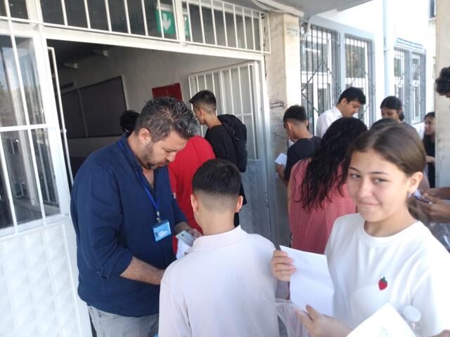 Fethiye'de Öğrenciler Sınavda Ter Dökerken, Aileler Büyük Heyecan Yaşadı
