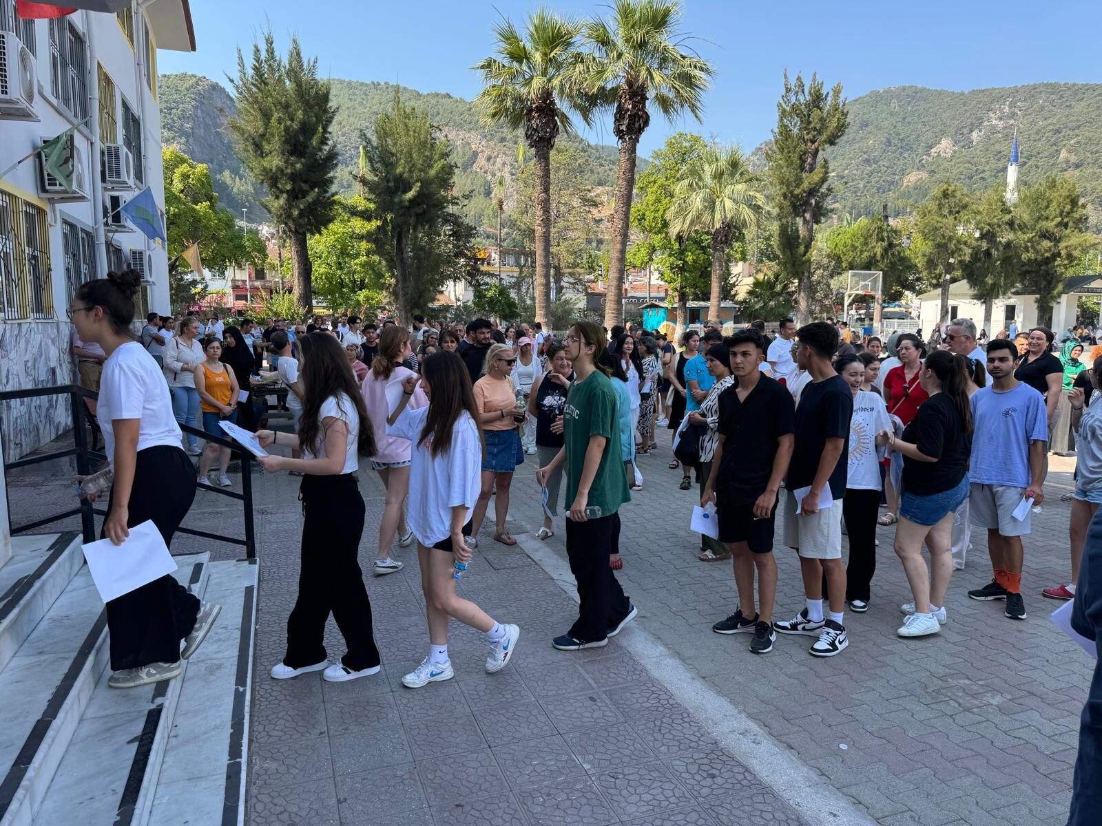 Fethiye’de Üniversite Adaylarının Sınav Heyecanı Başladı