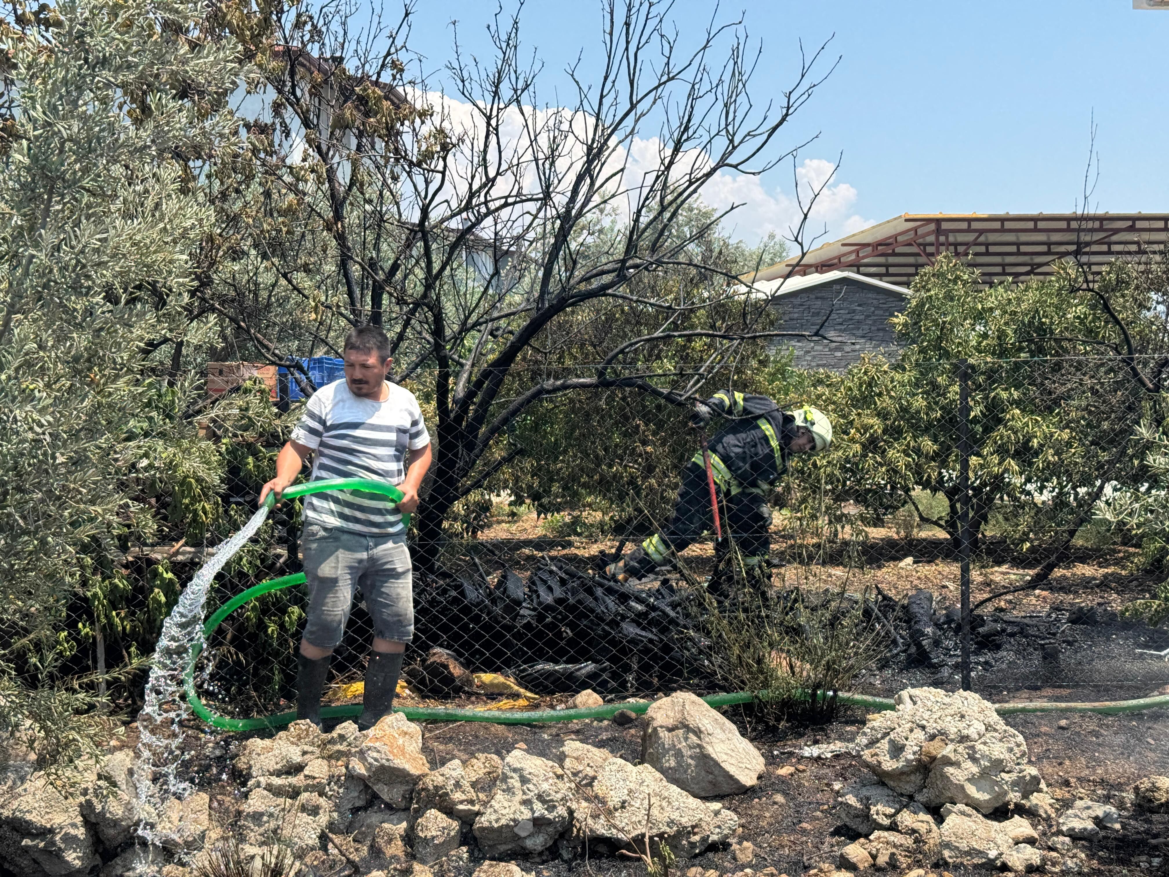 Fethiye’de Bahçe Yangını Korkuttu