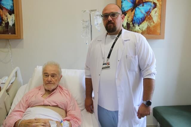 İngiliz Hasta, Fethiye’de Kapalı Omurga Tümörü Operasyonuyla Sağlığına Kavuştu