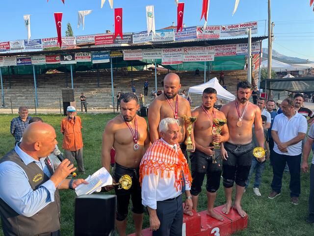 Orhan Okulu, Altın Sipsi'nin Sahibi Oldu