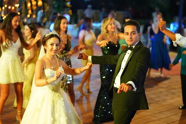 Fethiye’de Avukat Çiftin Düğününe Yoğun İlgi Oldu