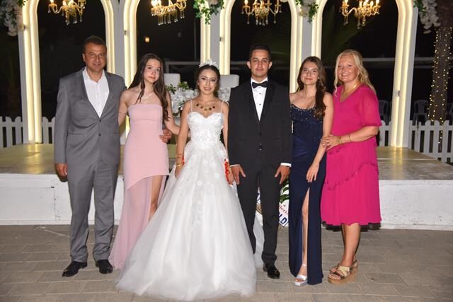 Fethiye’de Avukat Çiftin Düğününe Yoğun İlgi Oldu