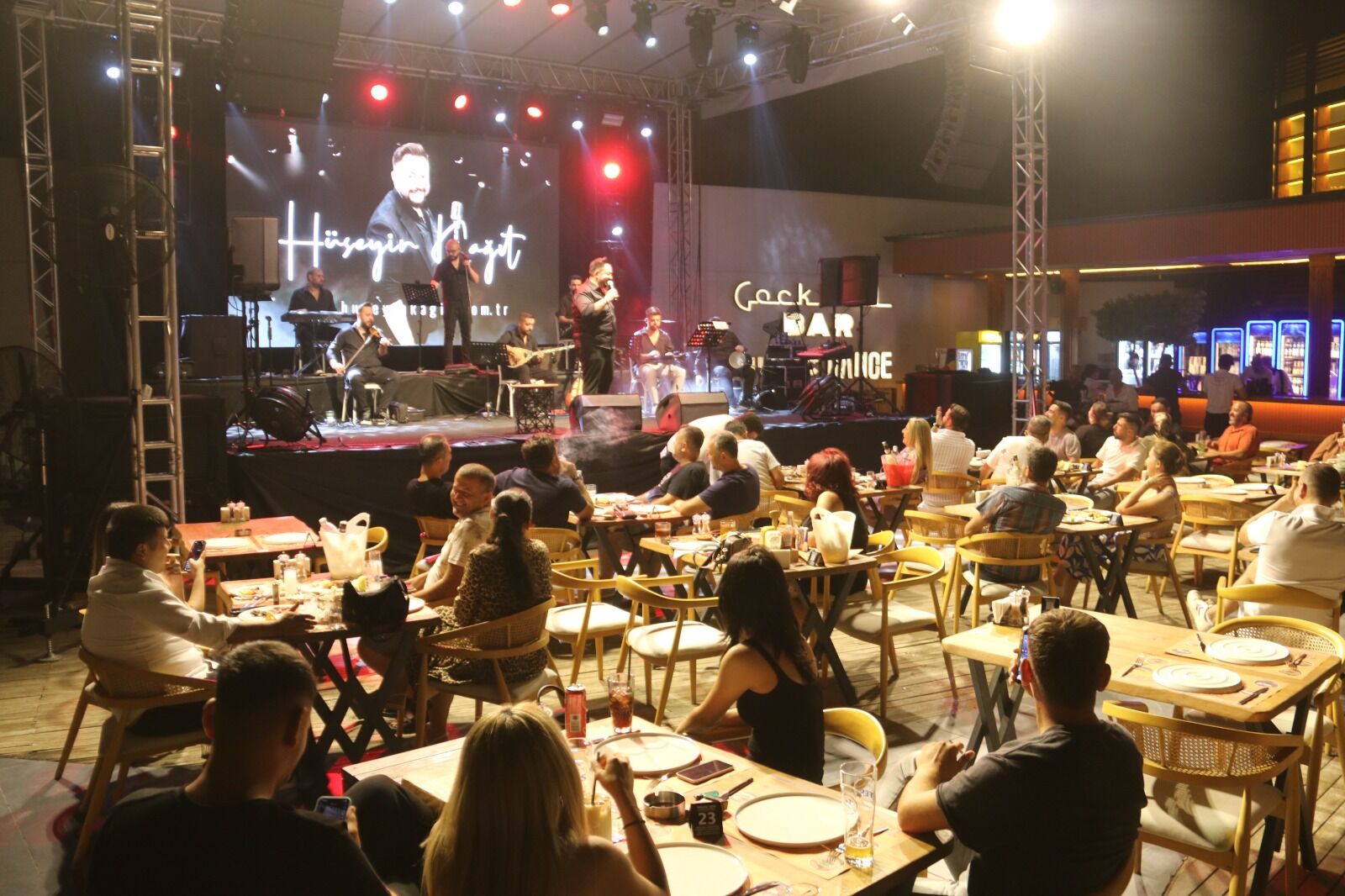 Hüseyin Kağıt, Hayal Kahvesi Fethiye’de Hem Ağlattı Hem Oynattı