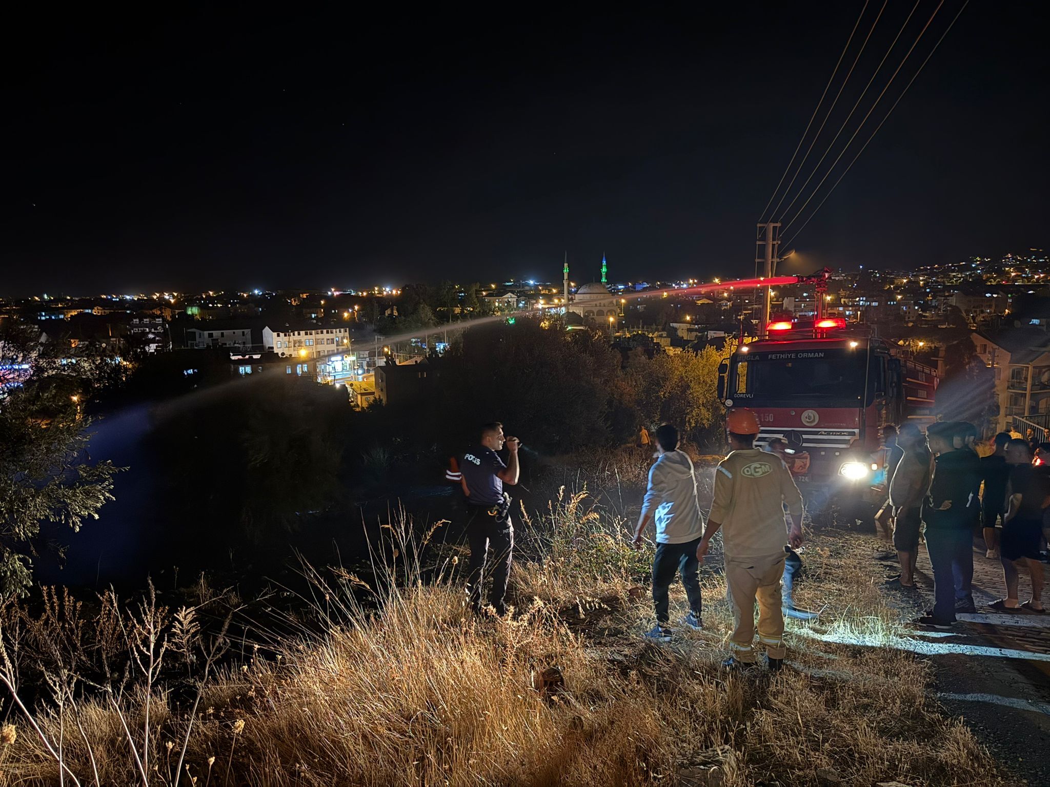 Fethiye’de Zeytinlik ve Makilik Alanda Çıkan Yangın Söndürüldü