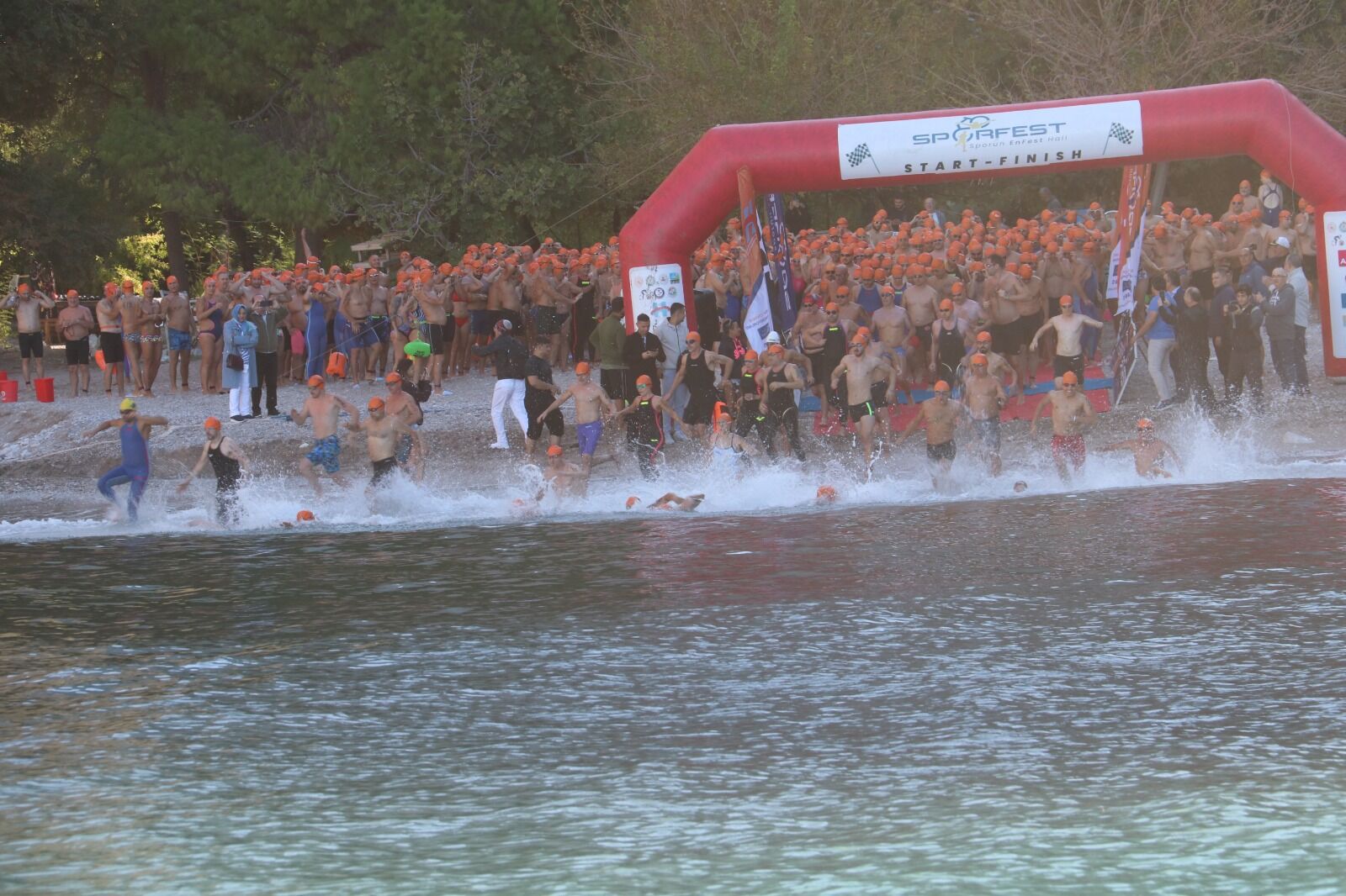 Fethiye’de Açık Su Yüzme Yarışı Büyük İlgi Gördü