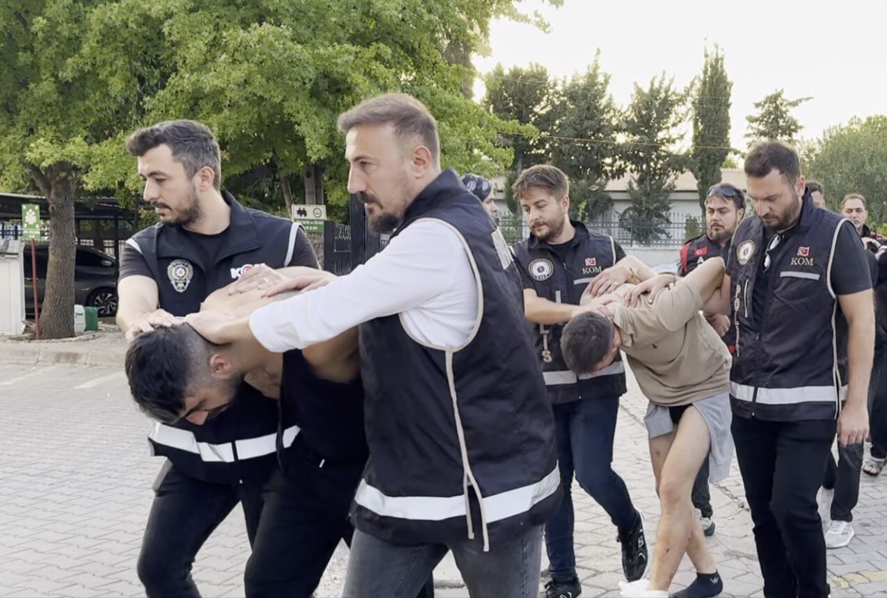Fethiye’de Polise Ateş Açan Şüphelilerden Biri Babasını, Diğeri Husumetlisini Öldürmüş