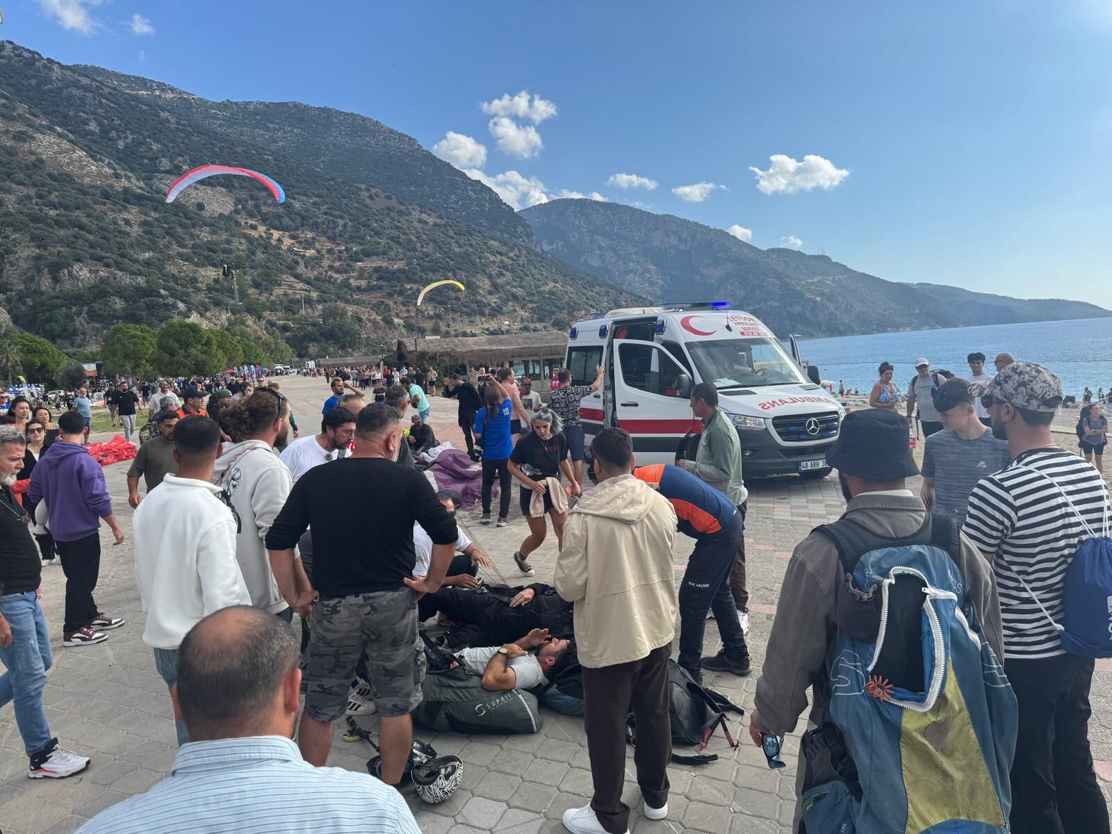 Fethiye’de Yamaç Paraşütleri Havada Çarpıştı; 3 Kişi Yaralandı
