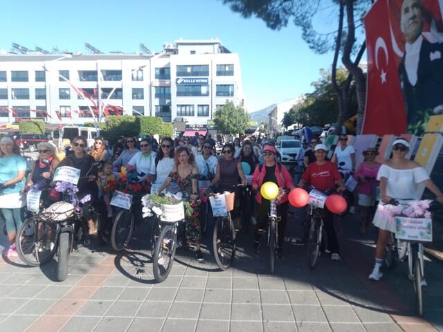 Fethiye’de 'Işıltılı Kadınlar, Karbonsuz Pedallar' Bisiklet Turuna Yoğun İlgi Oldu
