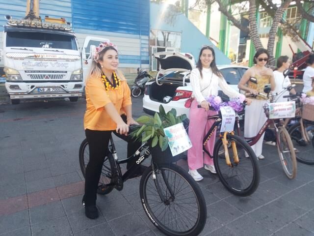 Fethiye’de 'Işıltılı Kadınlar, Karbonsuz Pedallar' Bisiklet Turuna Yoğun İlgi Oldu