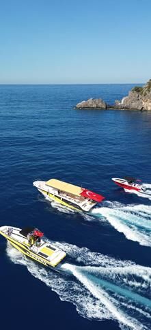 Ölüdeniz Kumburnu’nda Cumhuriyetimizin 102. Yılına Özel Dev Bayrak Açıldı