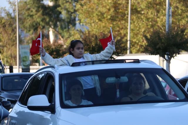 Fethiye’de Cumhuriyet’in 102. Yılı Deniz ve Kara Kortejiyle Coşkuyla Kutlandı