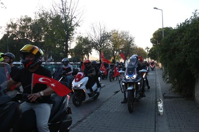 Fethiye’de Cumhuriyet’in 102. Yılı Deniz ve Kara Kortejiyle Coşkuyla Kutlandı