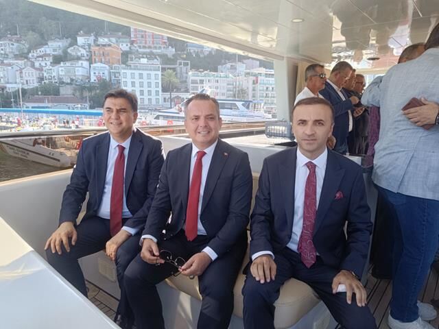 Fethiye’de Cumhuriyet’in 102. Yılı Deniz ve Kara Kortejiyle Coşkuyla Kutlandı