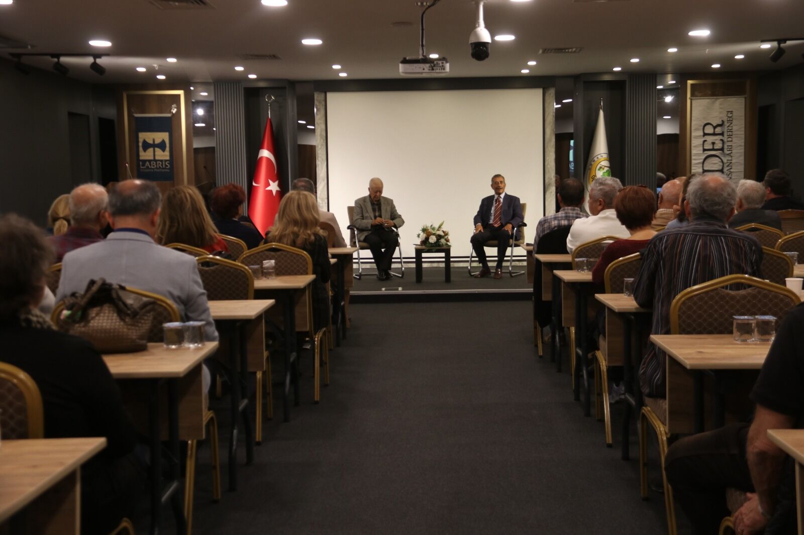 Fethiye’de “Diplomat Gözüyle Türkiye Cumhuriyeti’nin Dış Politikası” Söyleşisi Yapıldı