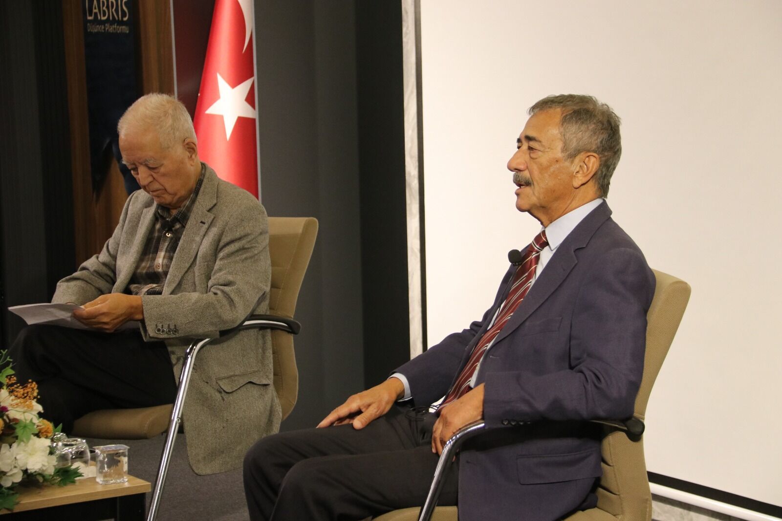 Fethiye’de “Diplomat Gözüyle Türkiye Cumhuriyeti’nin Dış Politikası” Söyleşisi Yapıldı