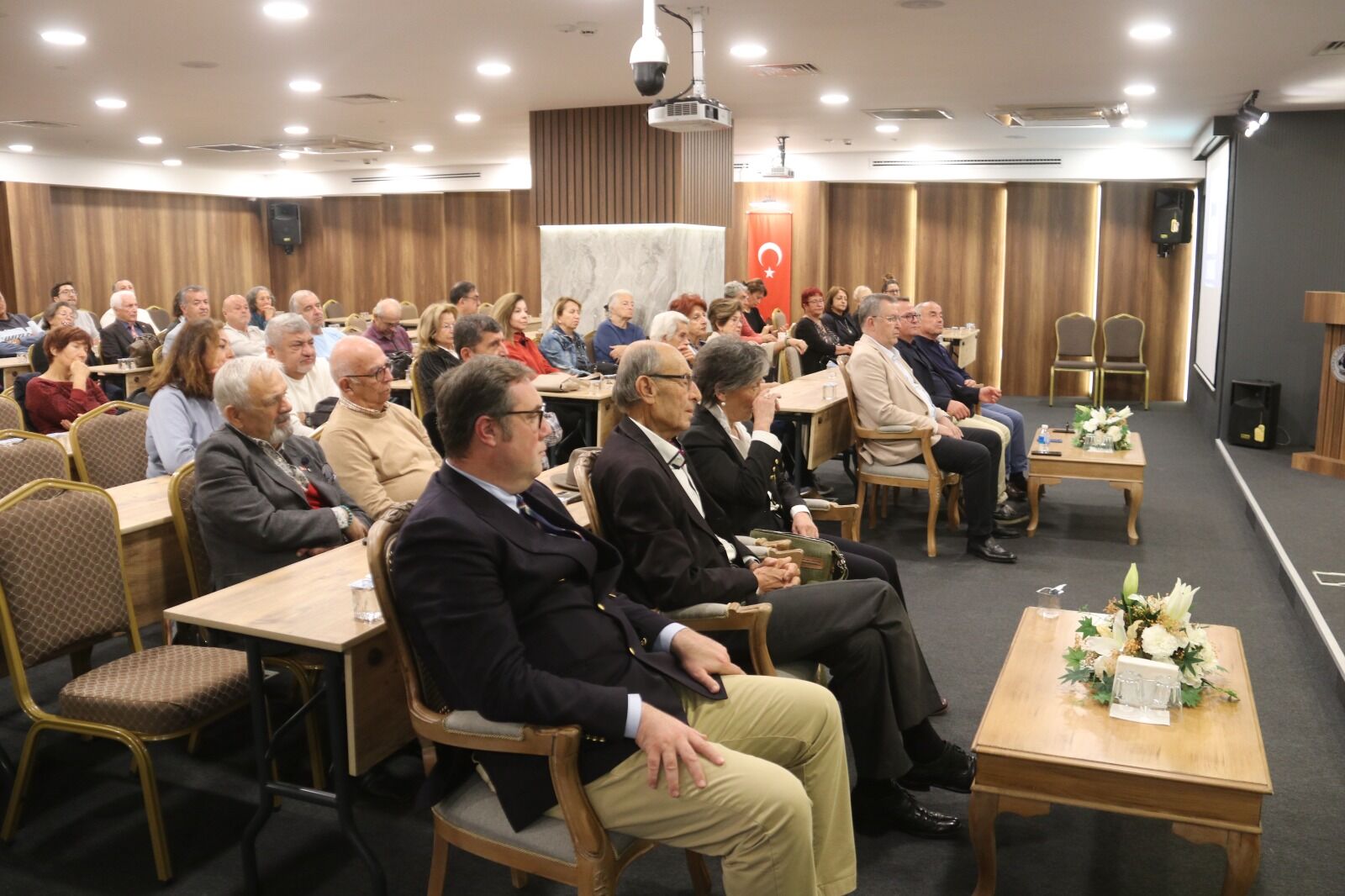 Fethiye’de “Diplomat Gözüyle Türkiye Cumhuriyeti’nin Dış Politikası” Söyleşisi Yapıldı