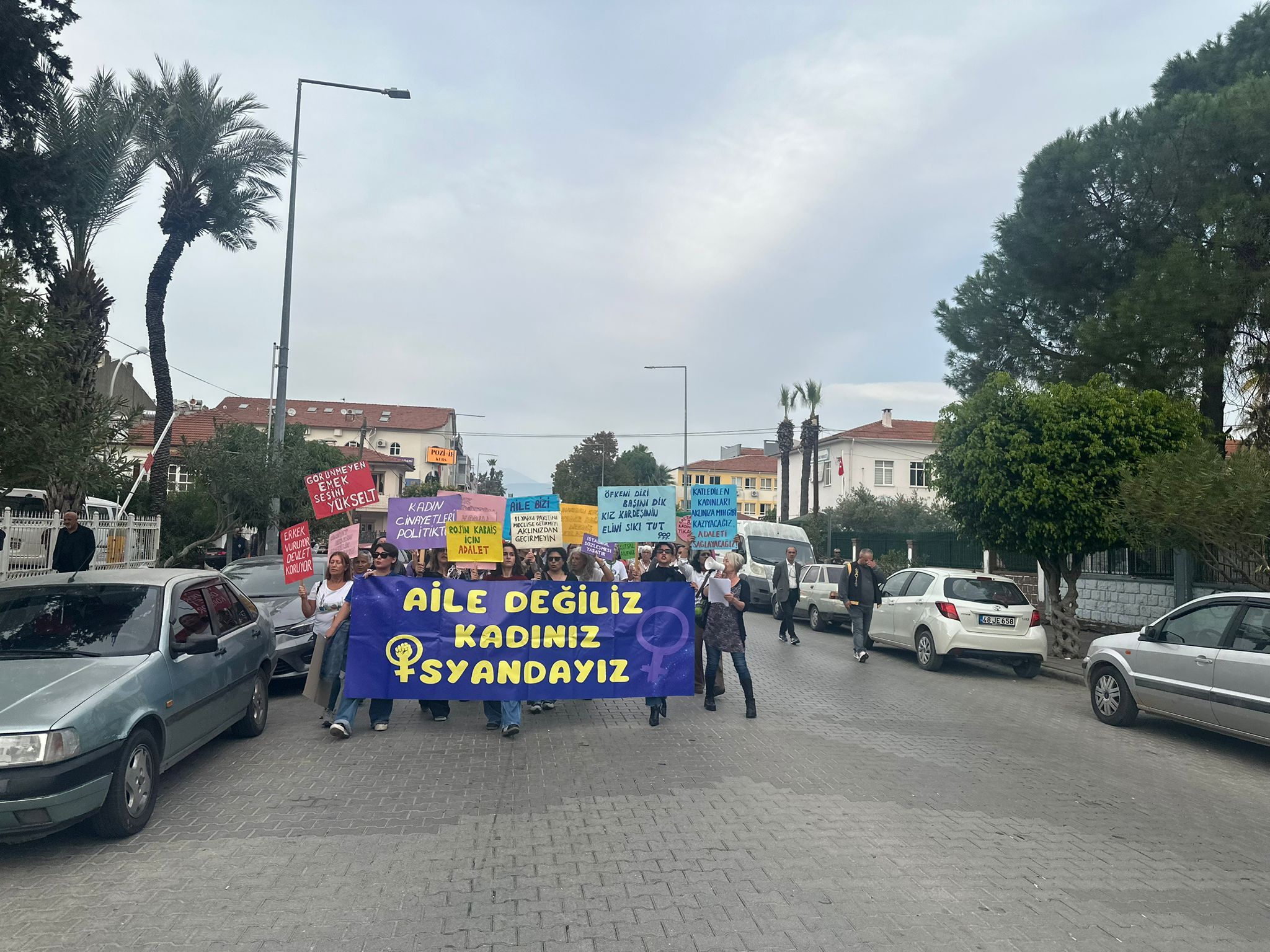 Fethiye’de Kadına Yönelik Şiddete Karşı Yürüdüler