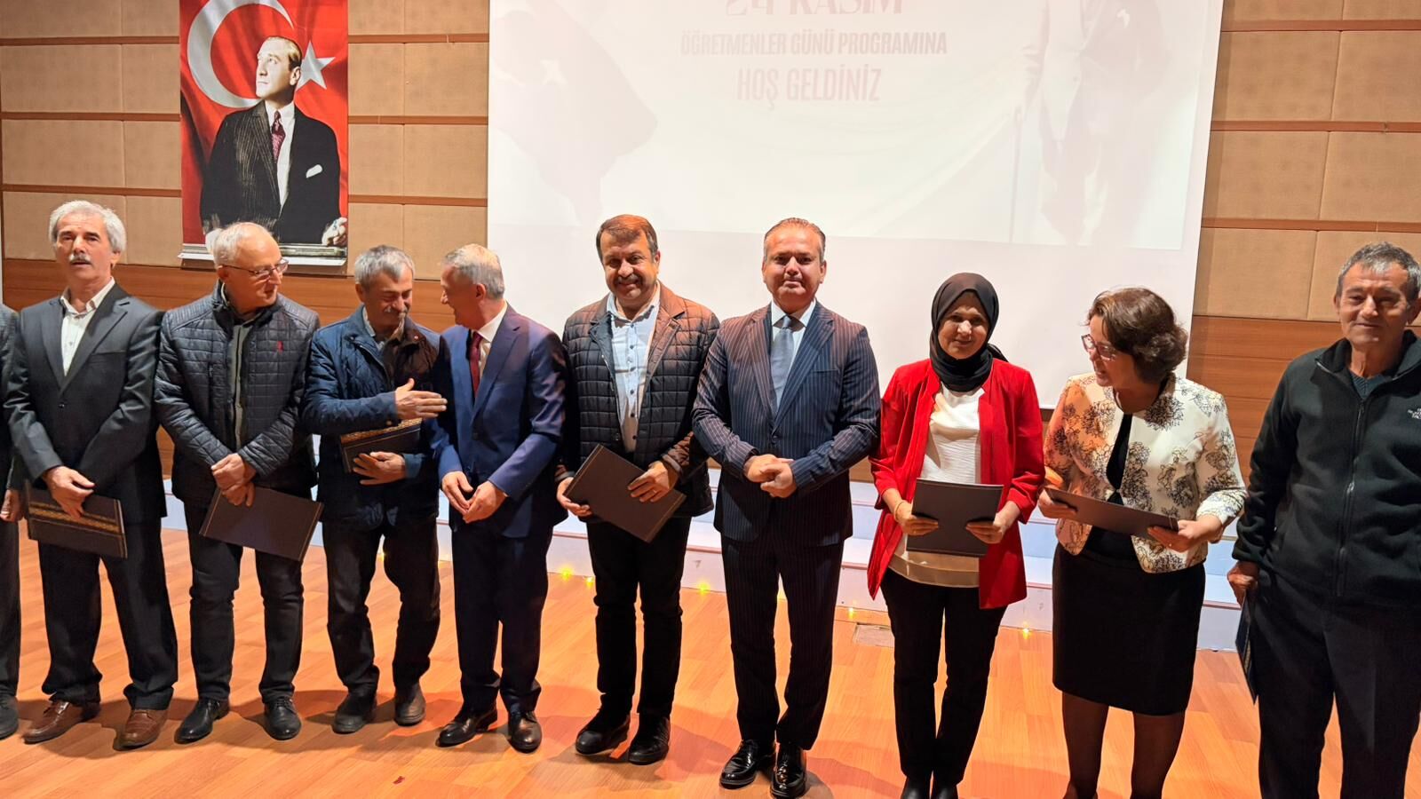 "Bir Sevdadır Öğretmen Olmak" İsimli Program Ayakta Alkışlandı