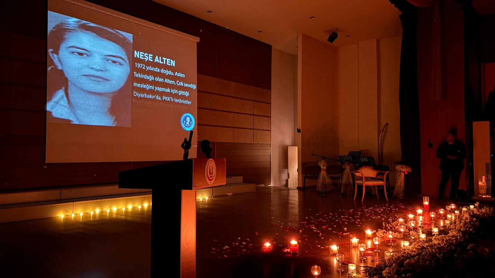 "Bir Sevdadır Öğretmen Olmak" İsimli Program Ayakta Alkışlandı