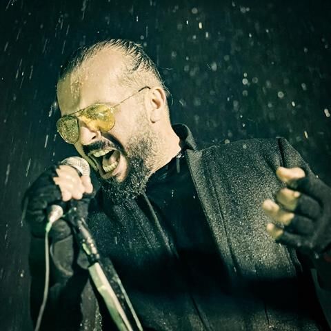 Mustafa Mert’ten “Gitme Bu Gece” Dinleyenleri Mest Etti