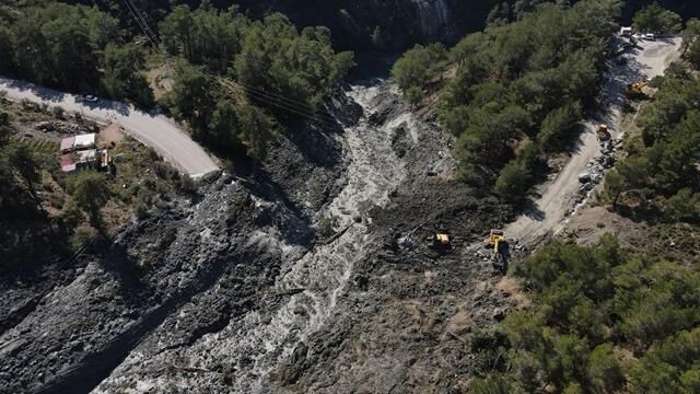 Seydikemer’de Heyelan Sonrası Ekipler Çalışmalarını Sürdürüyor