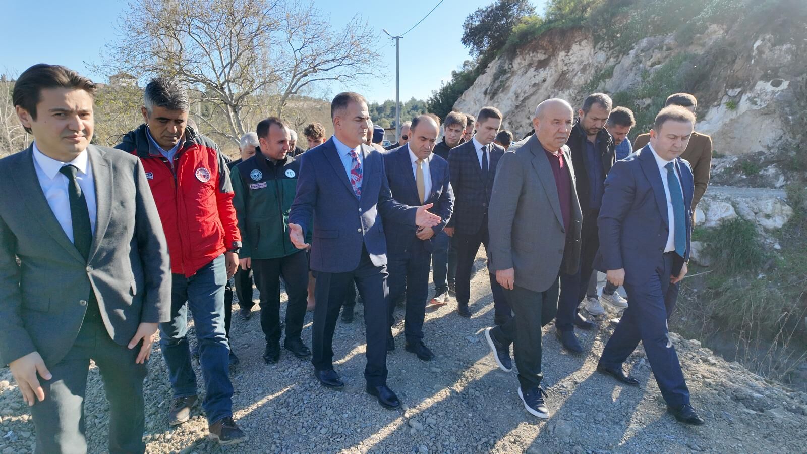 Vali Akbıyık, Seydikemer’de Selden Etkilenen Çiftçilerle Bir Araya Geldi