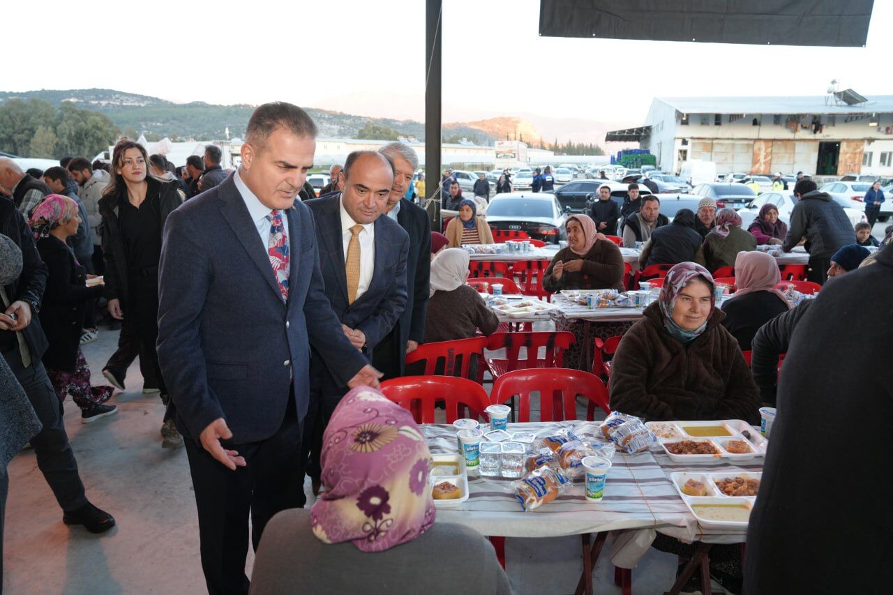 Karadere İftarında Devlet Protokolü Vatandaşlarla Buluştu