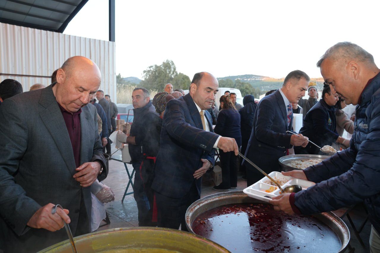 Karadere İftarında Devlet Protokolü Vatandaşlarla Buluştu
