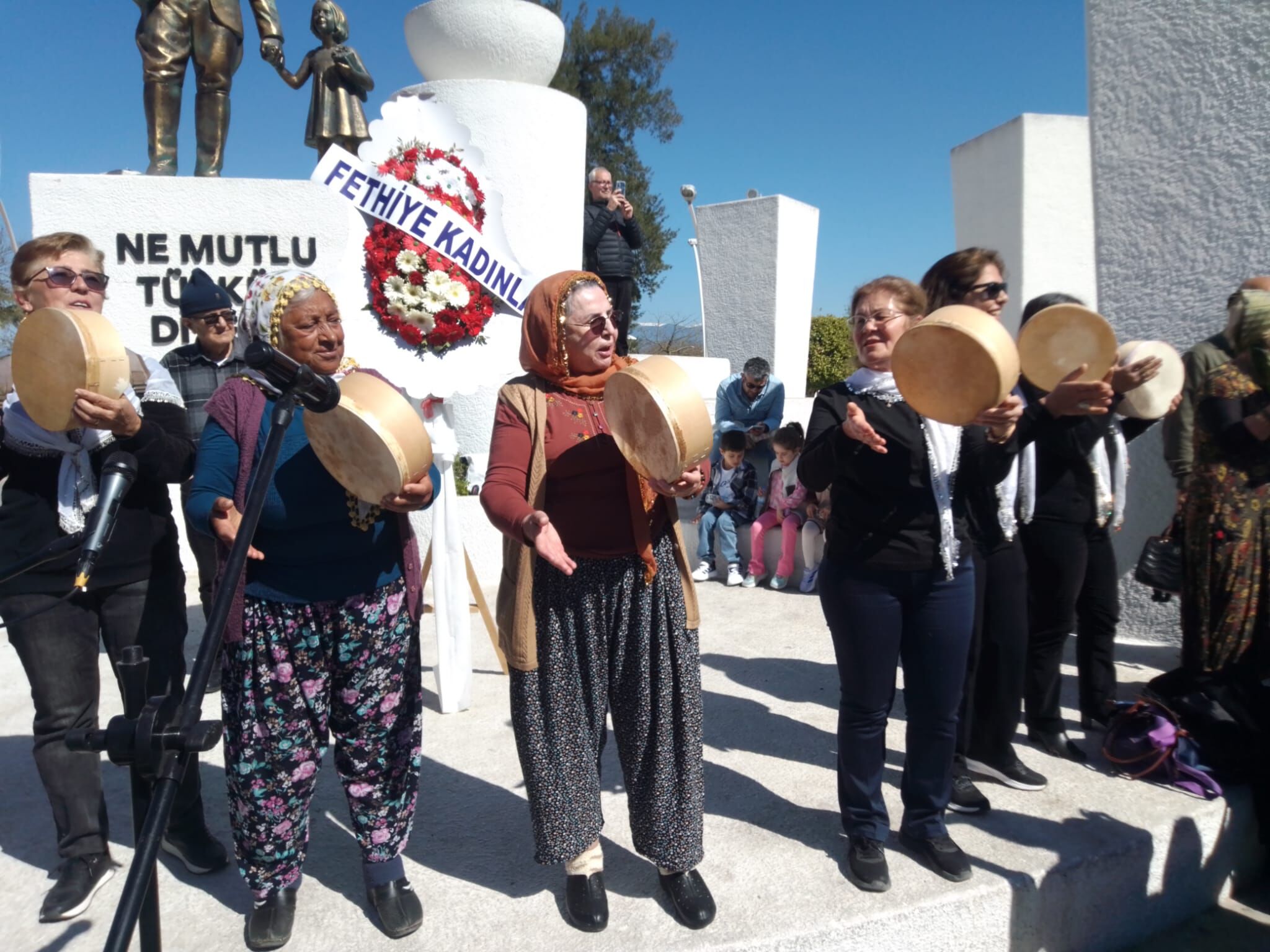 Fethiye’de Kadınlar, Gününü Oynayarak Kutladı