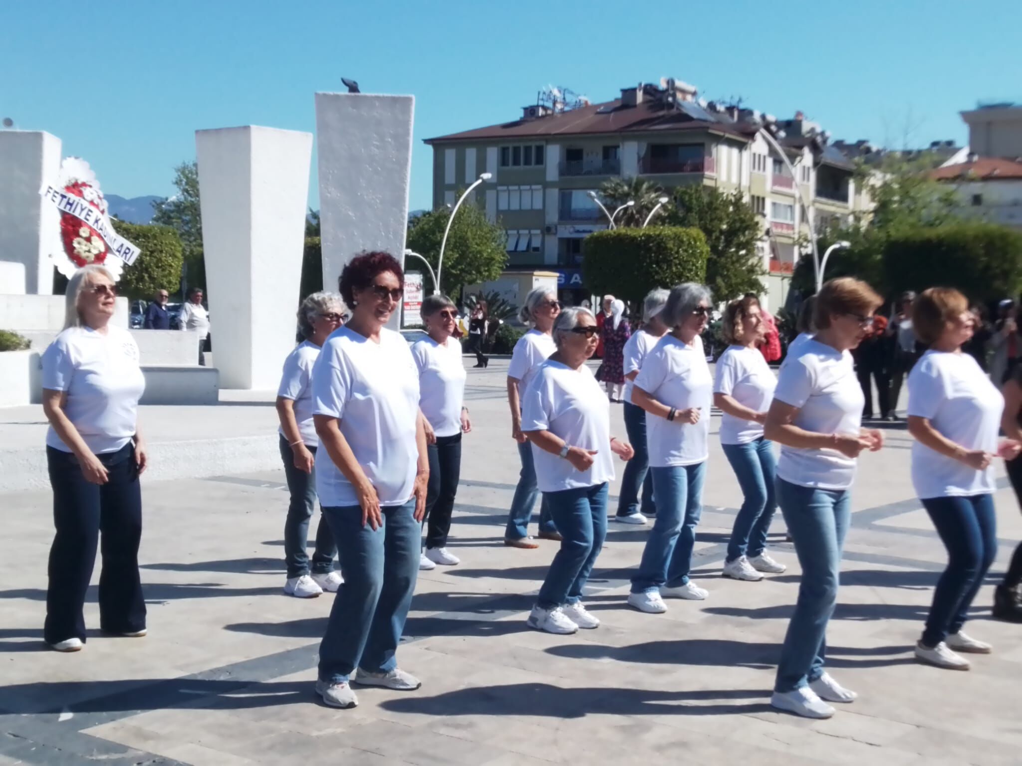 Fethiye’de Kadınlar, Gününü Oynayarak Kutladı
