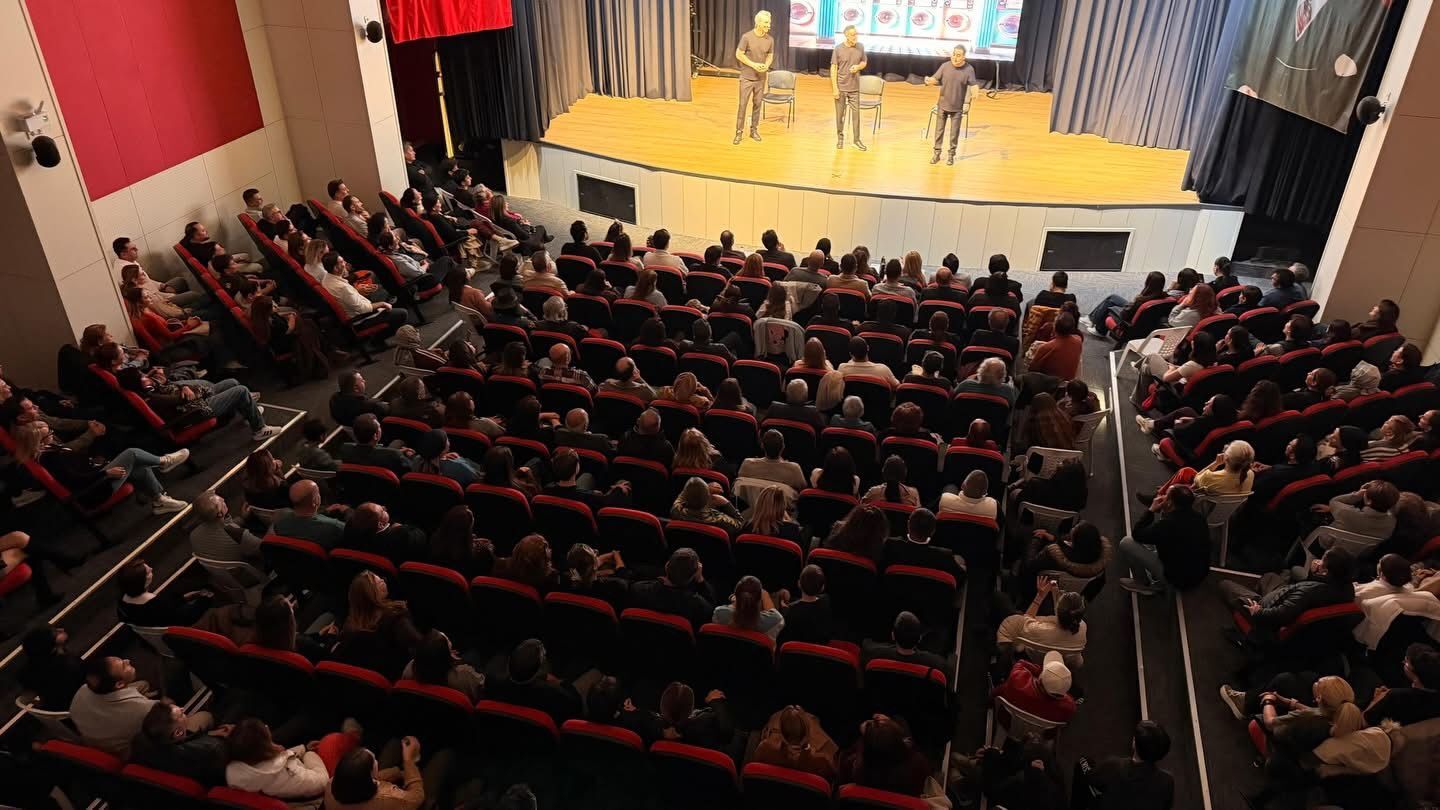 Fethiye’de “Kirli Sepeti” Tiyatrosuna Yoğun İlgi