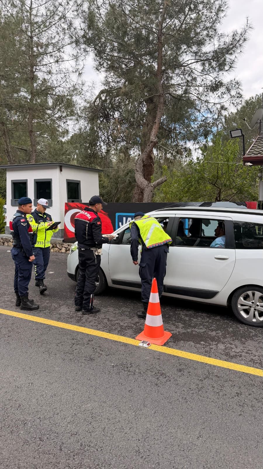 Fethiye’de Jandarmadan Bayram Uygulaması