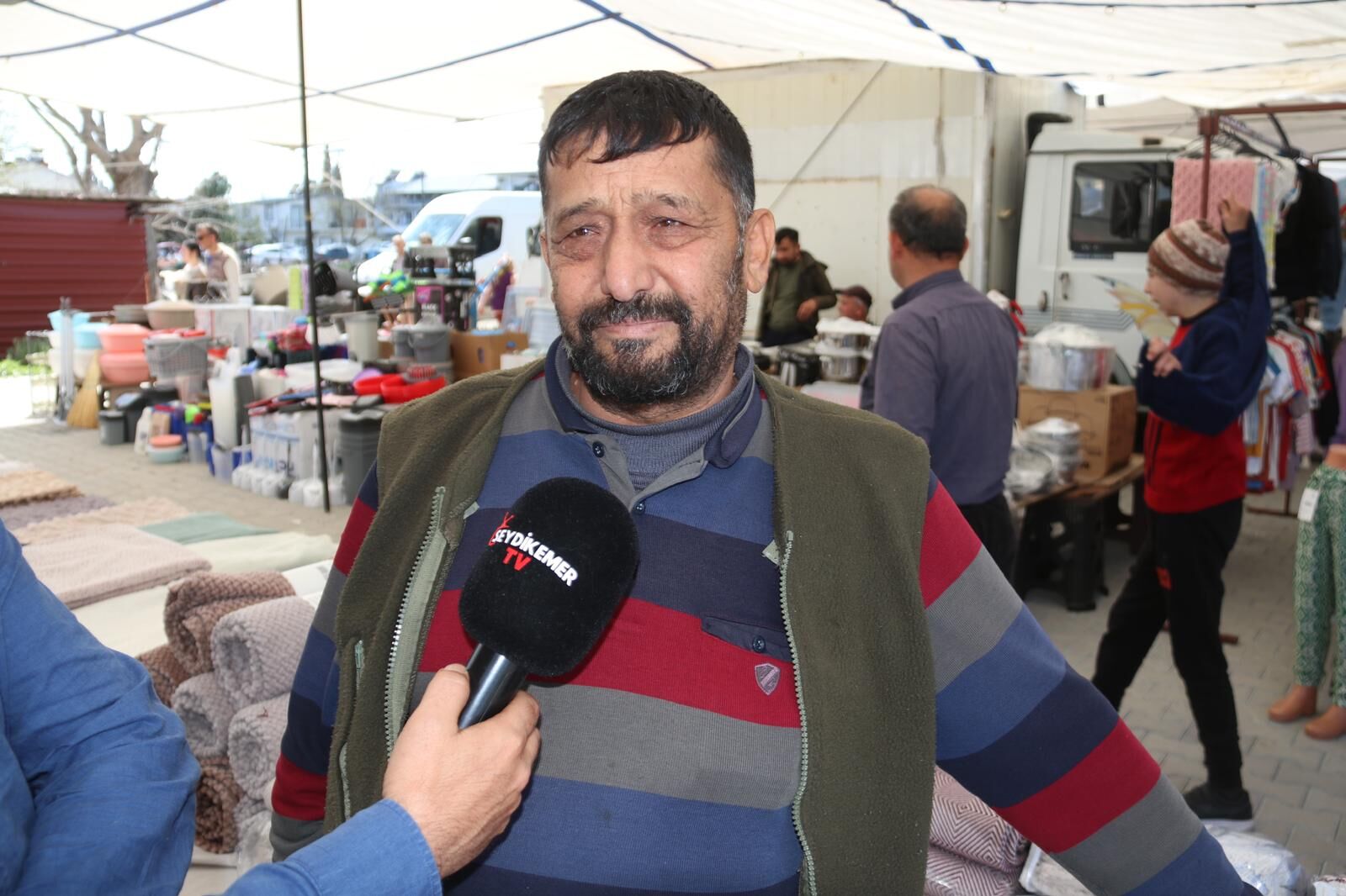 Seydikemer’de Kapalı Pazar Yeri Yüzleri Güldürdü
