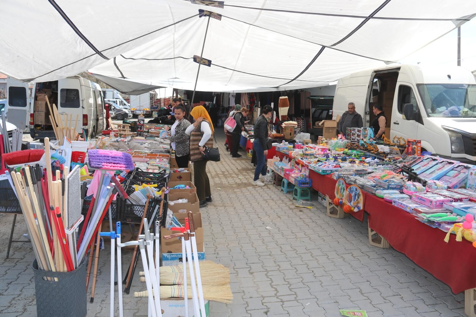 Seydikemer’de Kapalı Pazar Yeri Yüzleri Güldürdü