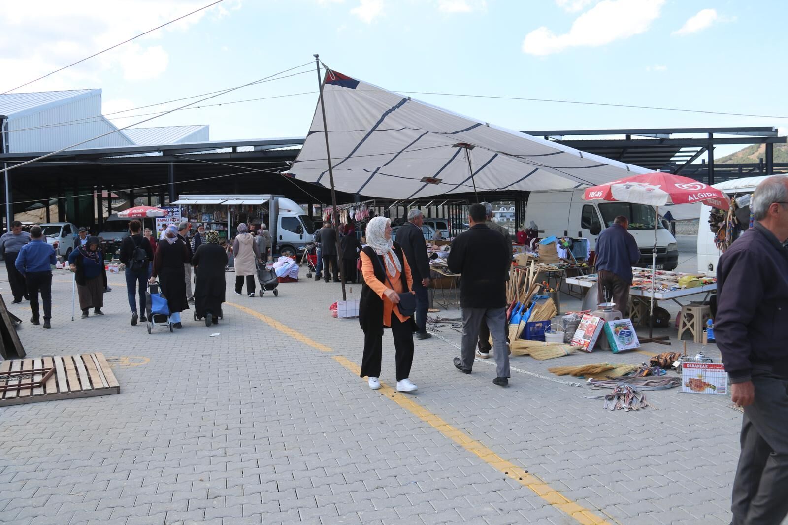 Seydikemer’de Kapalı Pazar Yeri Yüzleri Güldürdü