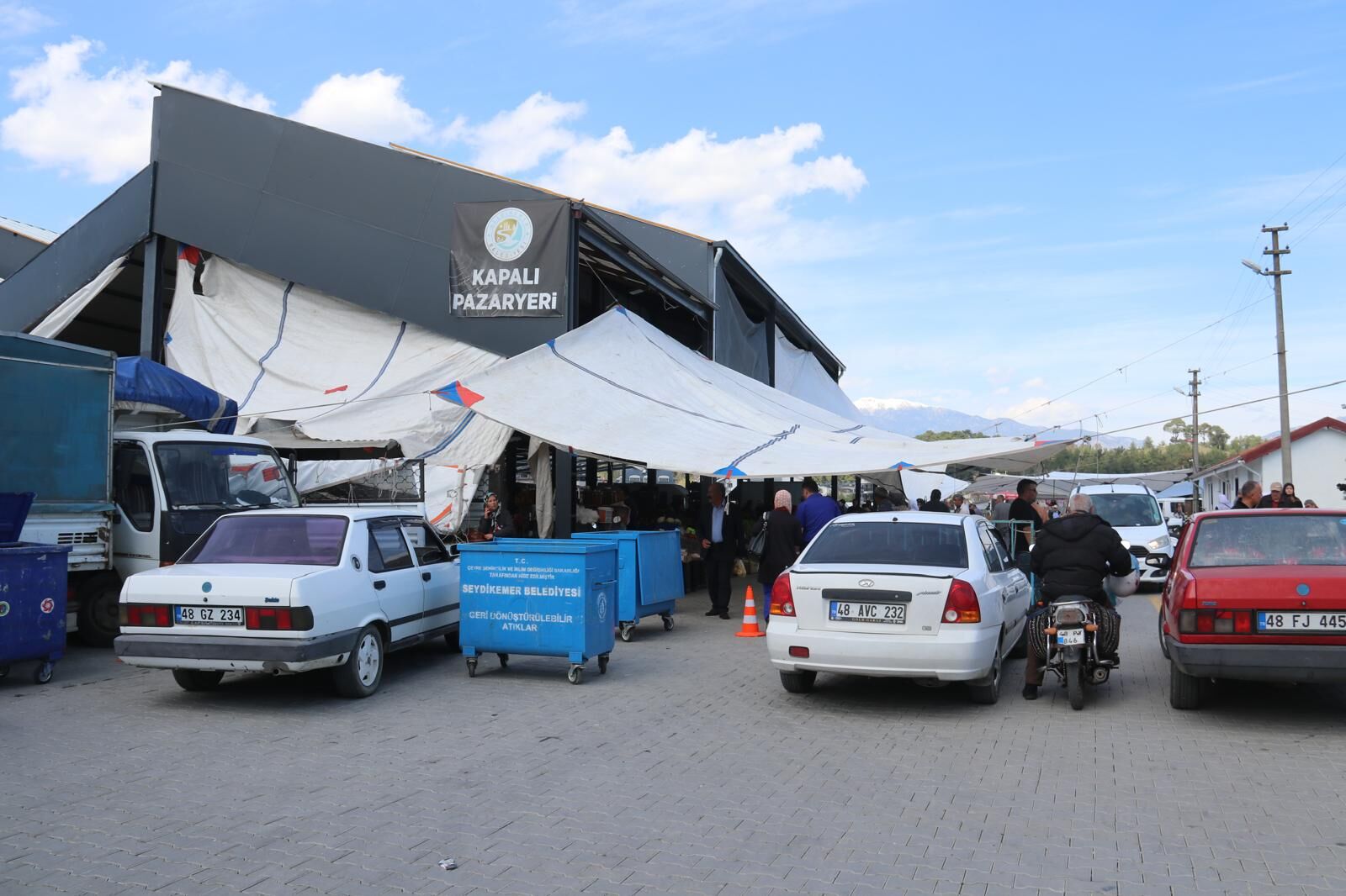 Seydikemer’de Kapalı Pazar Yeri Yüzleri Güldürdü