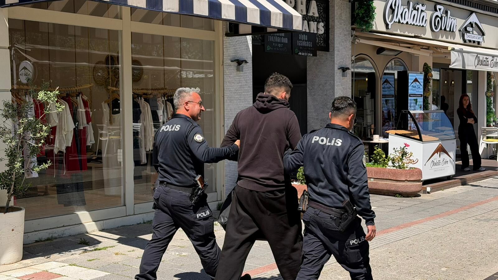Fethiye’de Polis Haftası’na Sürpriz: İhbar Sandılar, Pasta ile Karşılaştılar