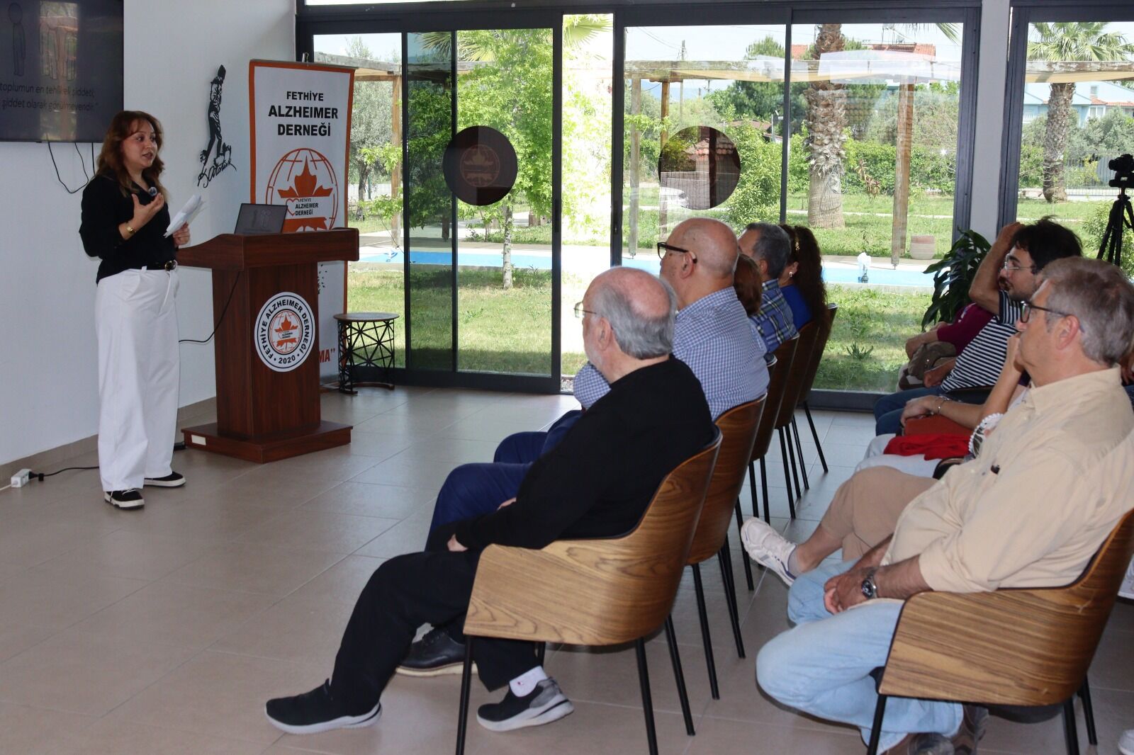 Fethiye Alzheimer Derneği’nde “Toplumda Artan Şiddetin Görünmeyen Nedenleri” Semineri